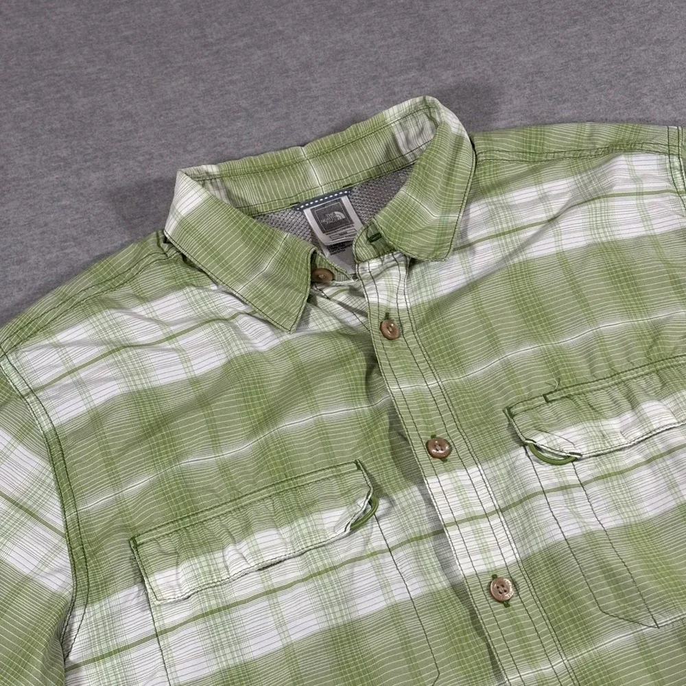 The North Face Mens VaporWick Short Sleeve Plaid Hiking Shirt Green Medium ADHN